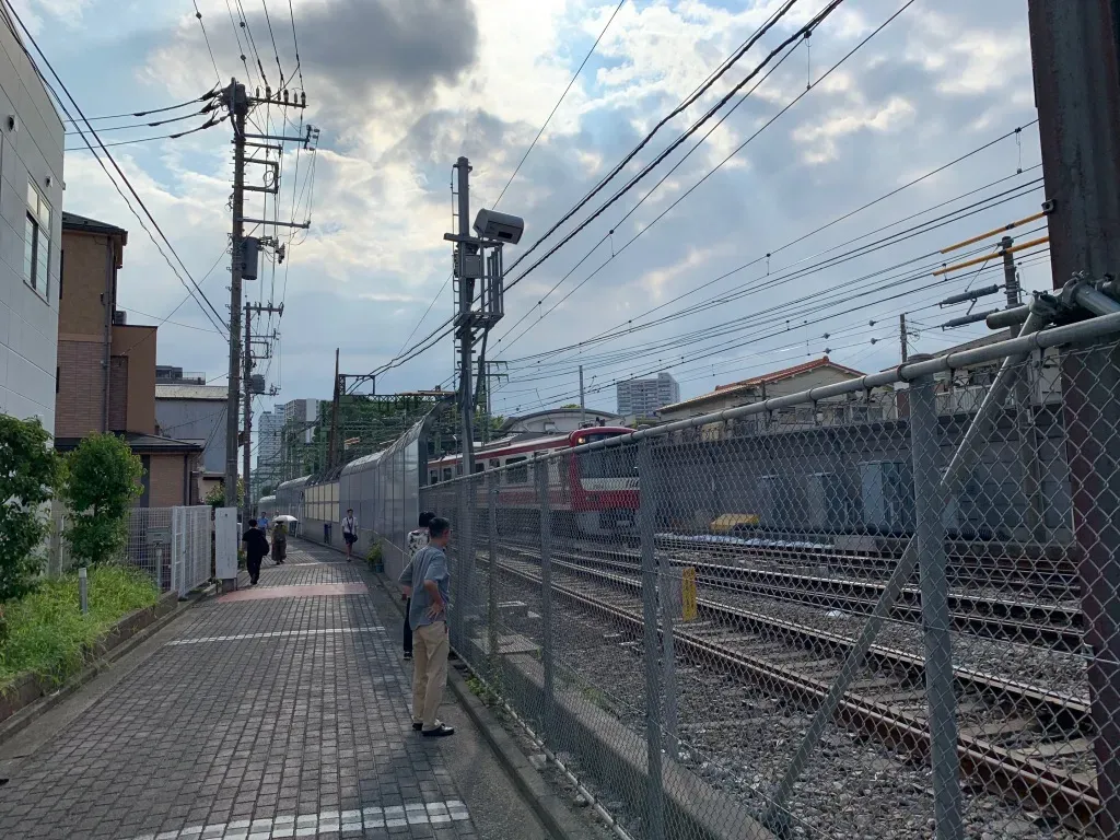 現場は徐行運転