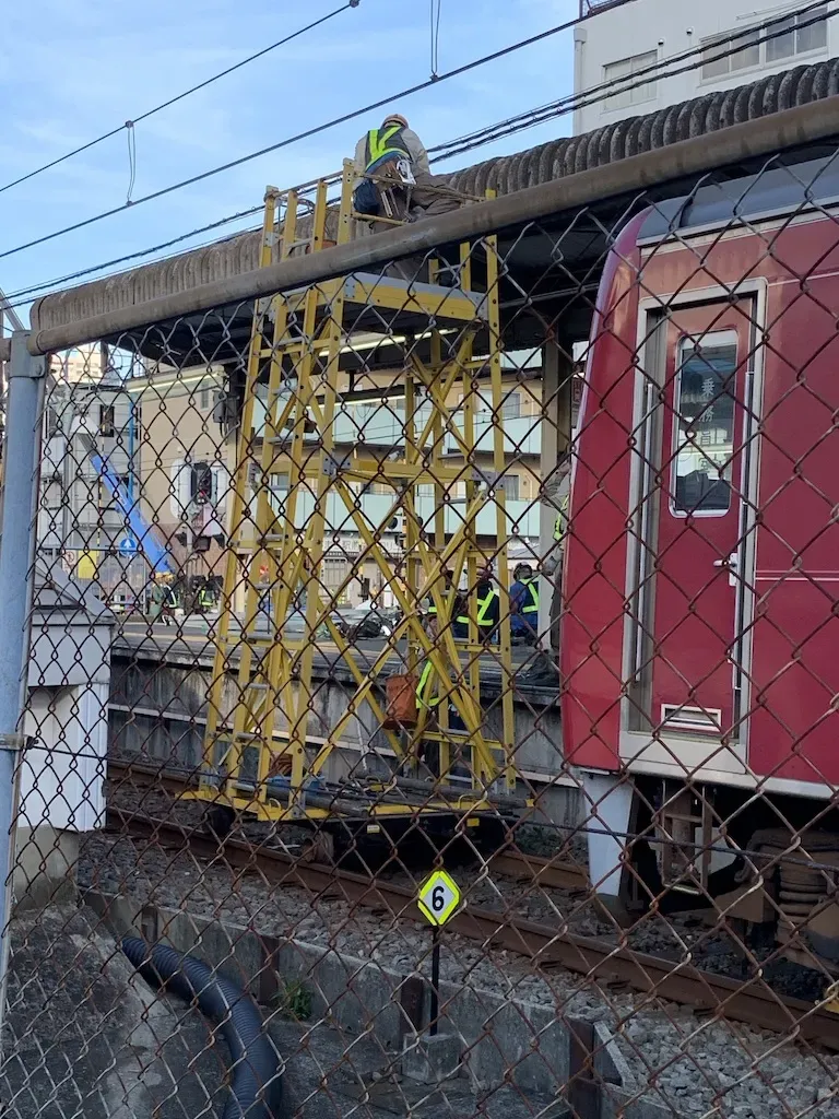 この駅の左側で発生