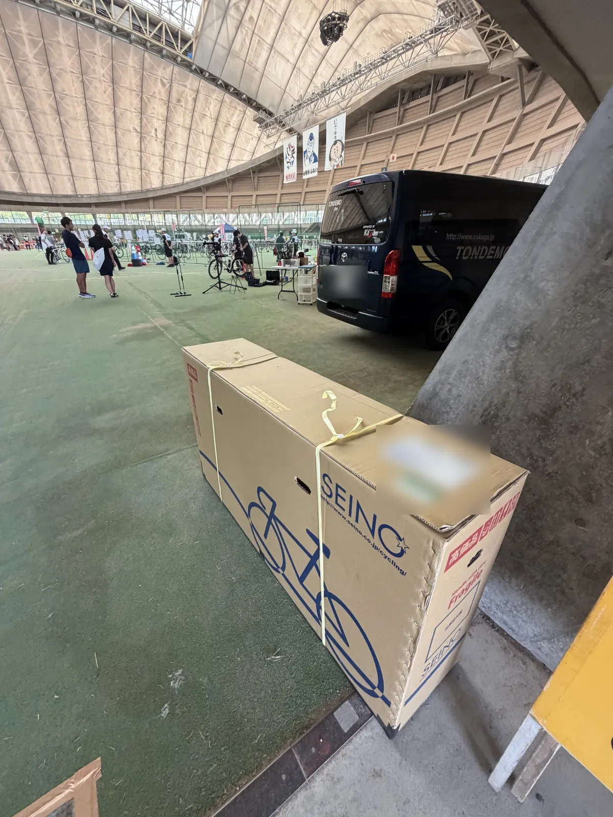 こまつドームで受け取った自分の輪行箱。組み立てる前の状態