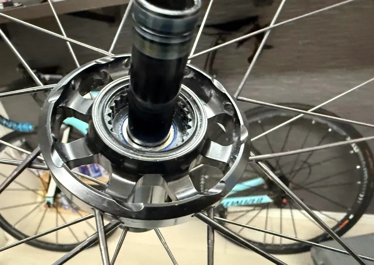 Roval Rapide CLX 40のフリーハブをメンテナンス - 画像2