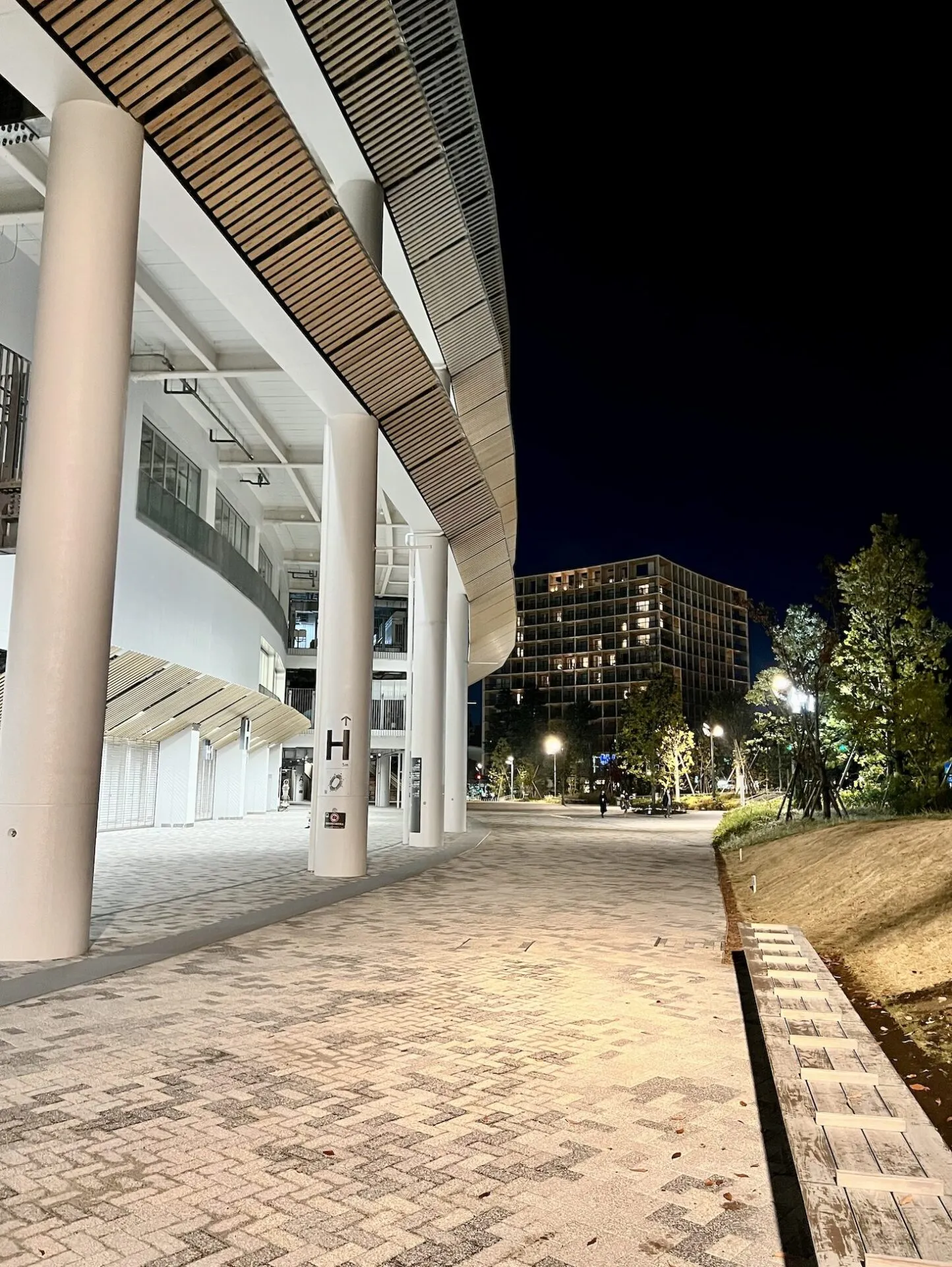 国立競技場の外周でランニング用に約1000mを計測するコースを紹介 - 画像2