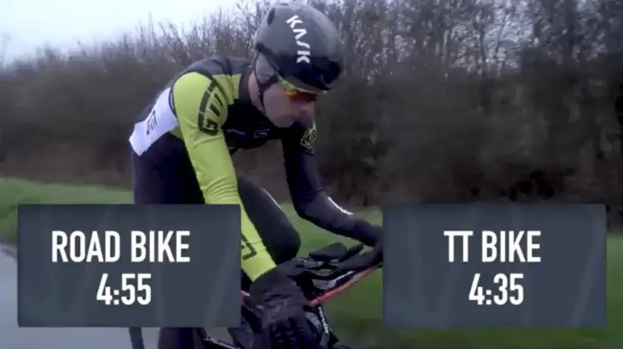 「ロードバイク」と「TTバイク」の違い。40kmで約4分半違う！