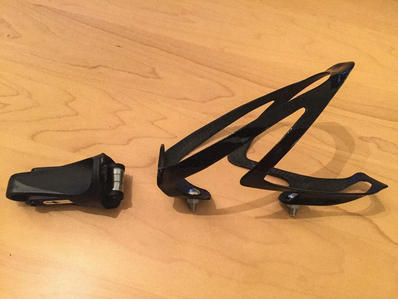 EMT CAGE MOUNT ROAD TOOLとボトルケージの組み立て状態