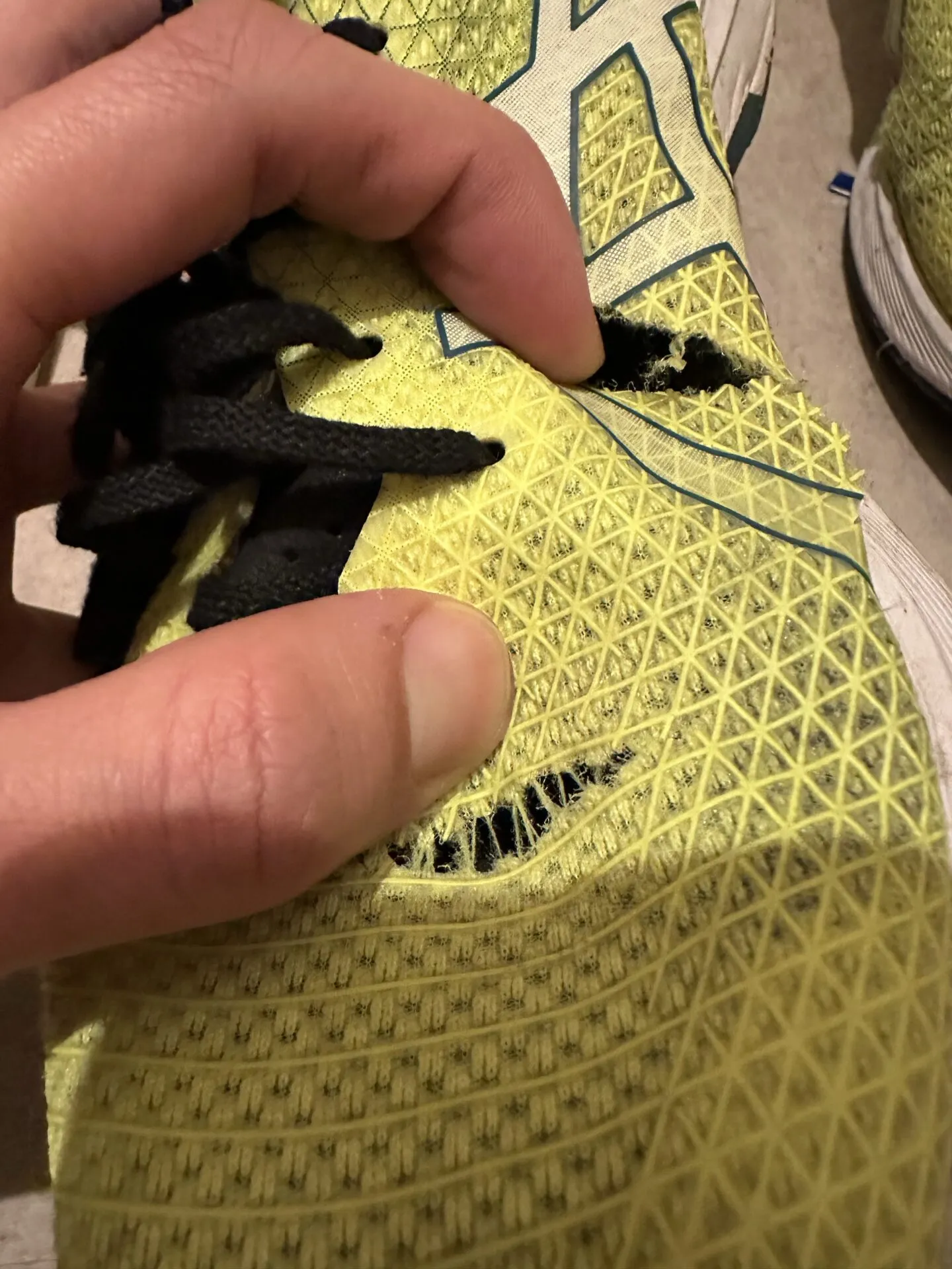 ASICS LYTERACER 4のアッパーは耐久性が低い！ - 画像2