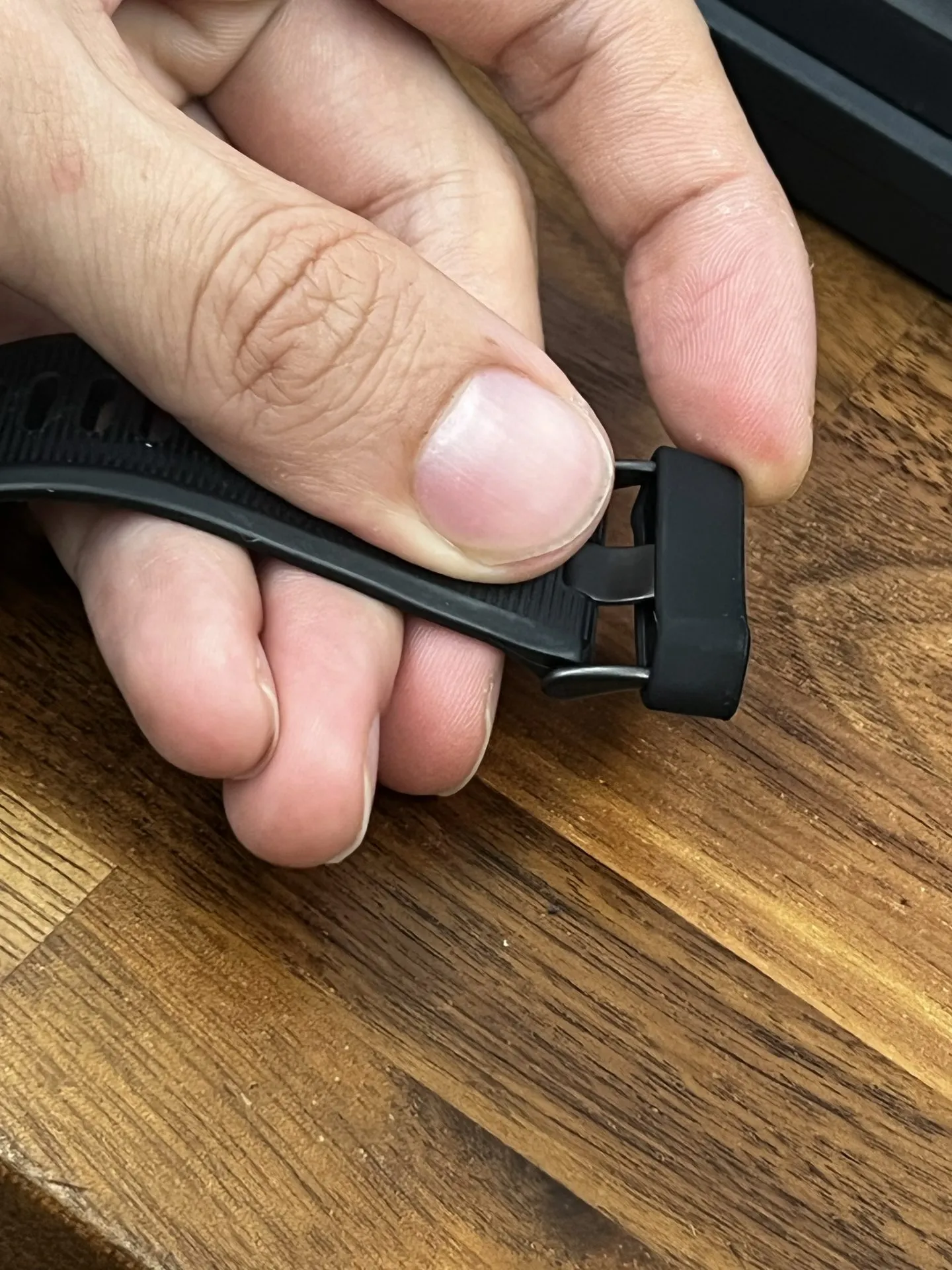 Garmin Foreathlete 945のバンド留め具が壊れた→無償でもらえるらしい - 画像5