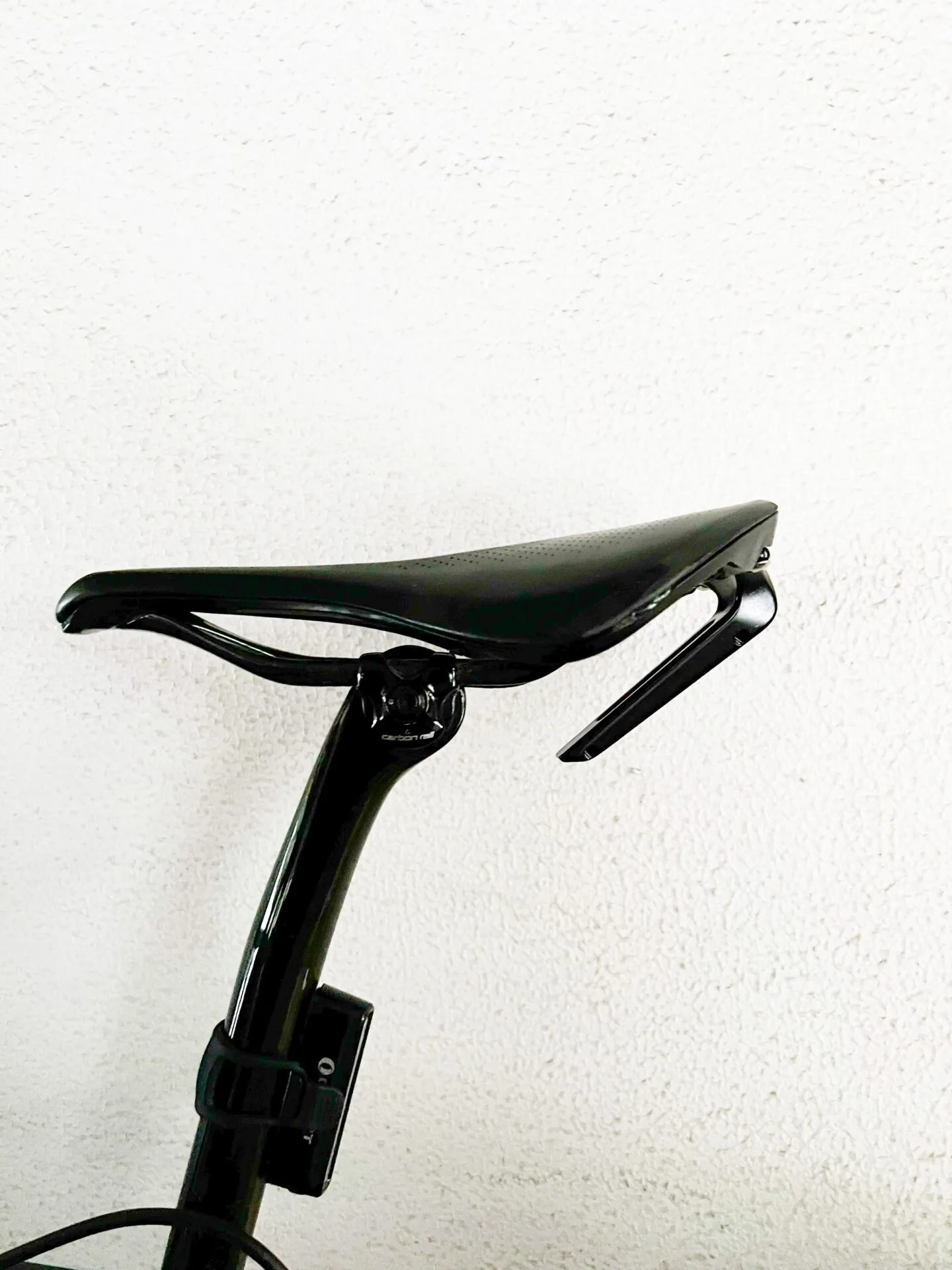 サドルの後ろにボトルケージを増設 - 画像3