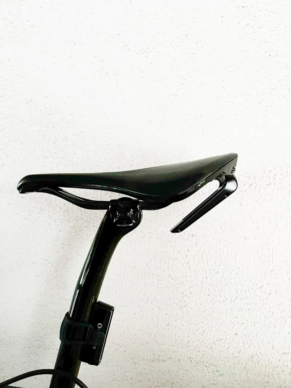 サドルの後ろにボトルケージを増設 - 画像3
