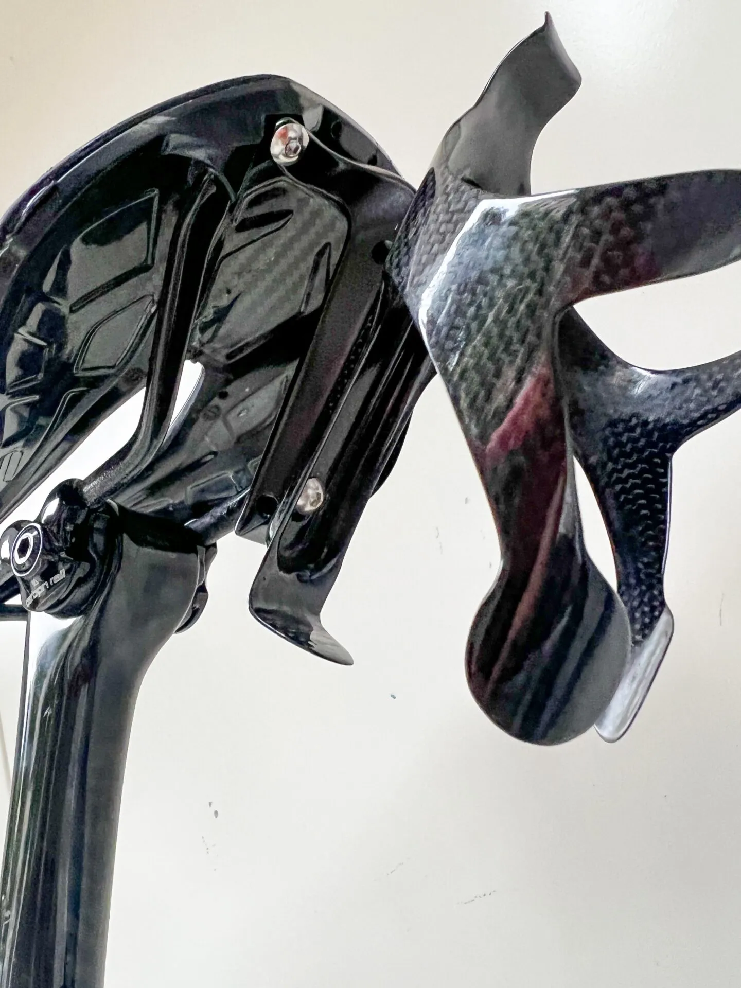 サドルの後ろにボトルケージを増設 - 画像5