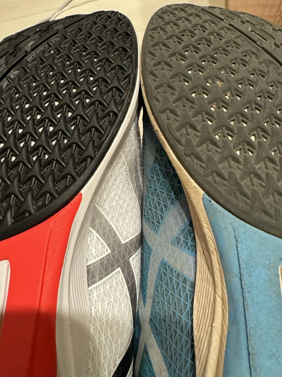 ASICS LYTERACER 4の品質にはばらつきがあるっぽい - 画像5