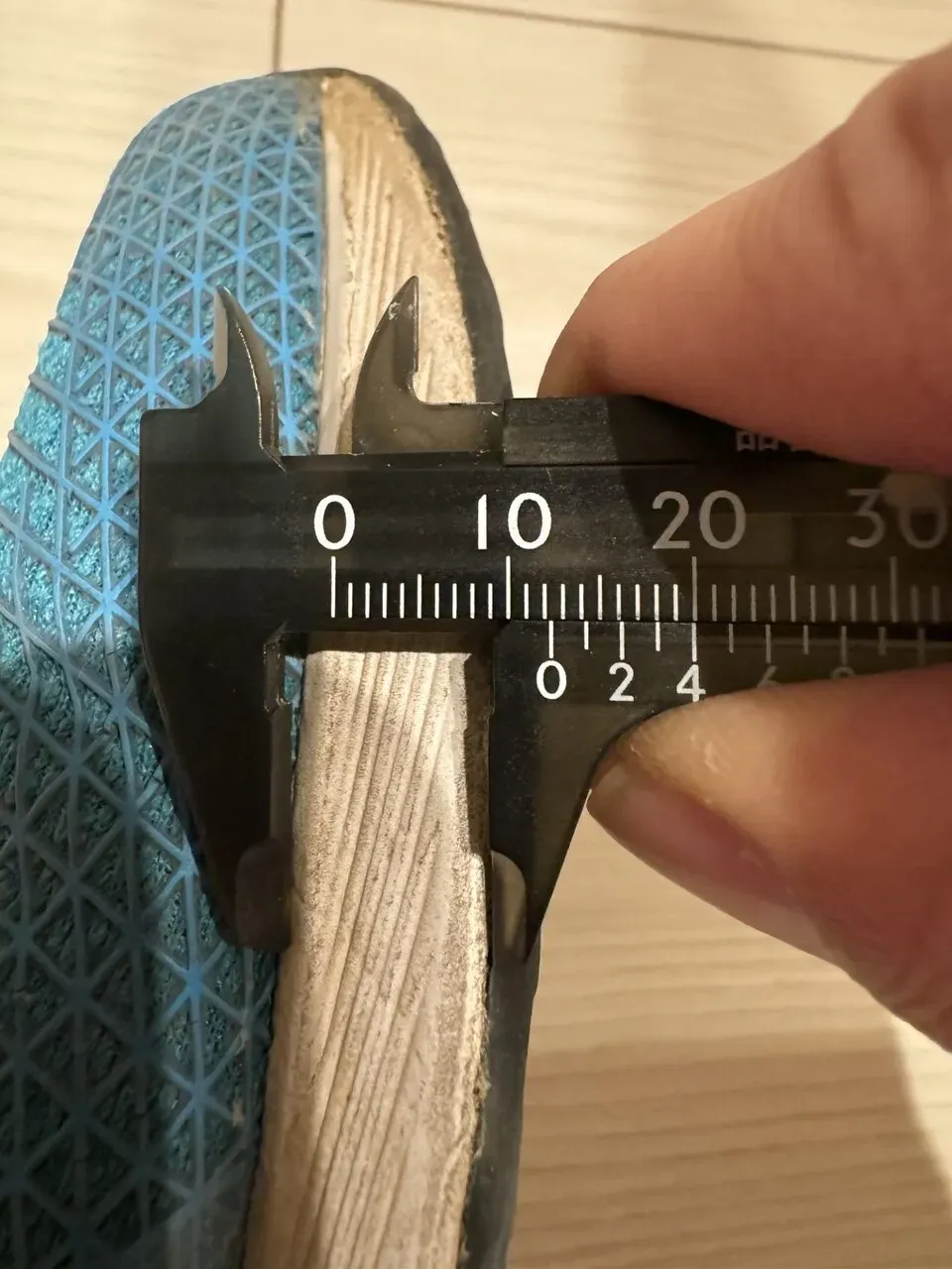 ASICS LYTERACER 4の品質にはばらつきがあるっぽい - 画像3