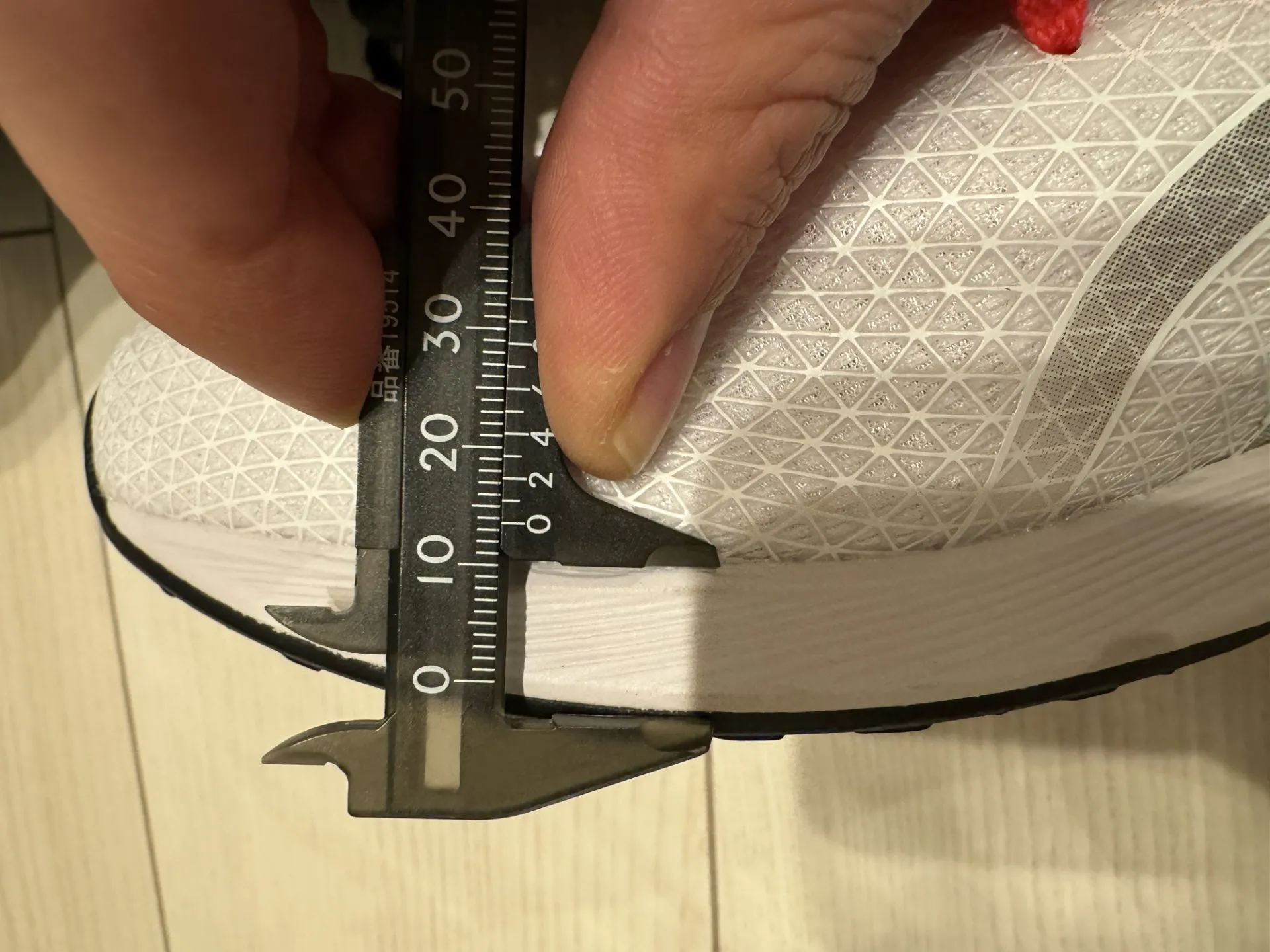 ASICS LYTERACER 4の品質にはばらつきがあるっぽい - 画像2