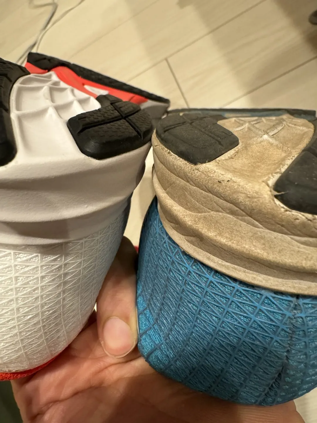 ASICS LYTERACER 4の品質にはばらつきがあるっぽい - 画像4