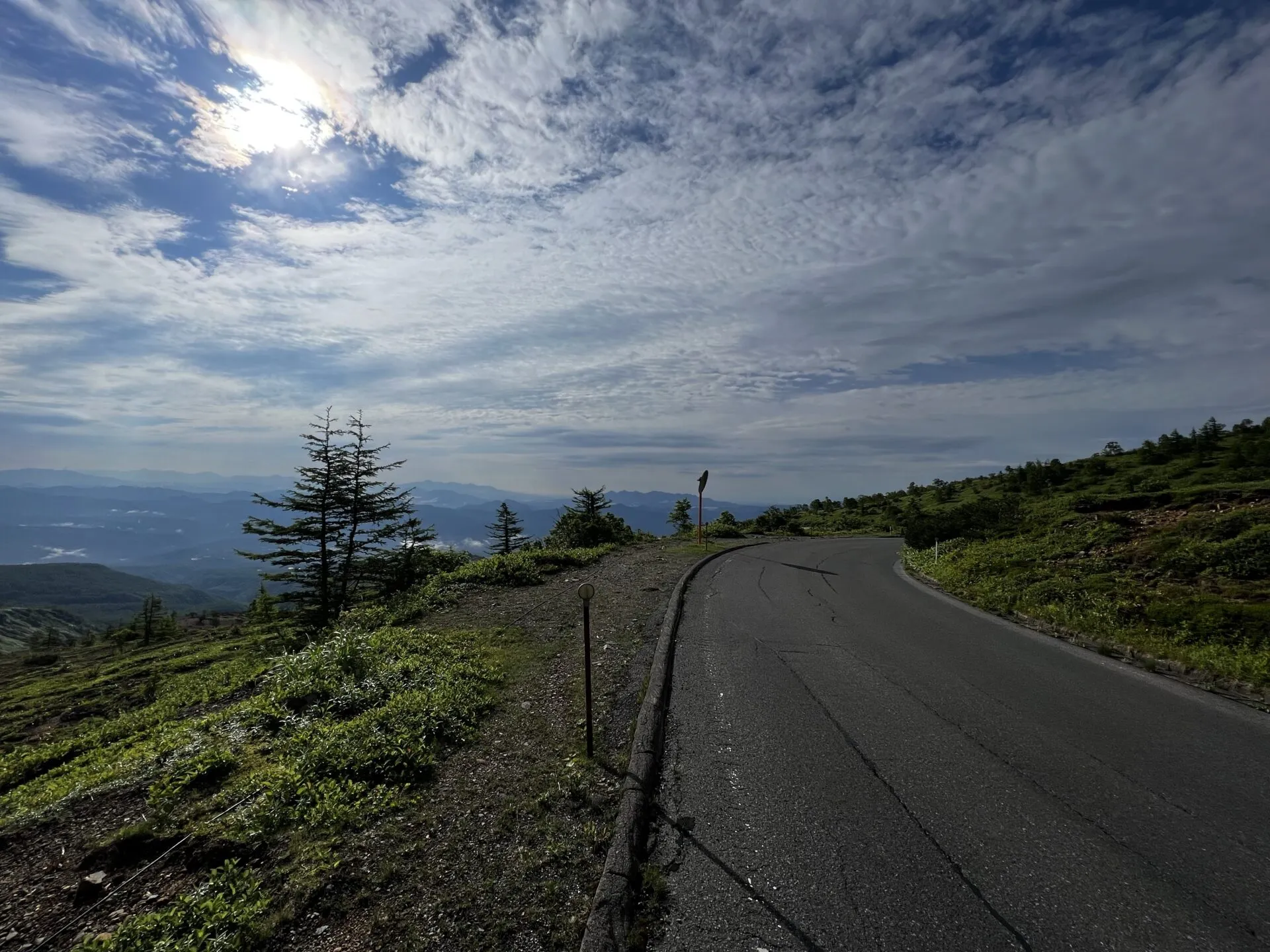 日本国道最高地点付近の山岳道路と絶景