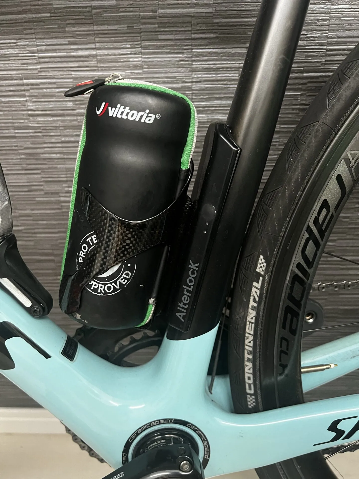 AlterLock Gen2の取り付け (GPSと振動センサによる通知で安心駐輪) - 画像1