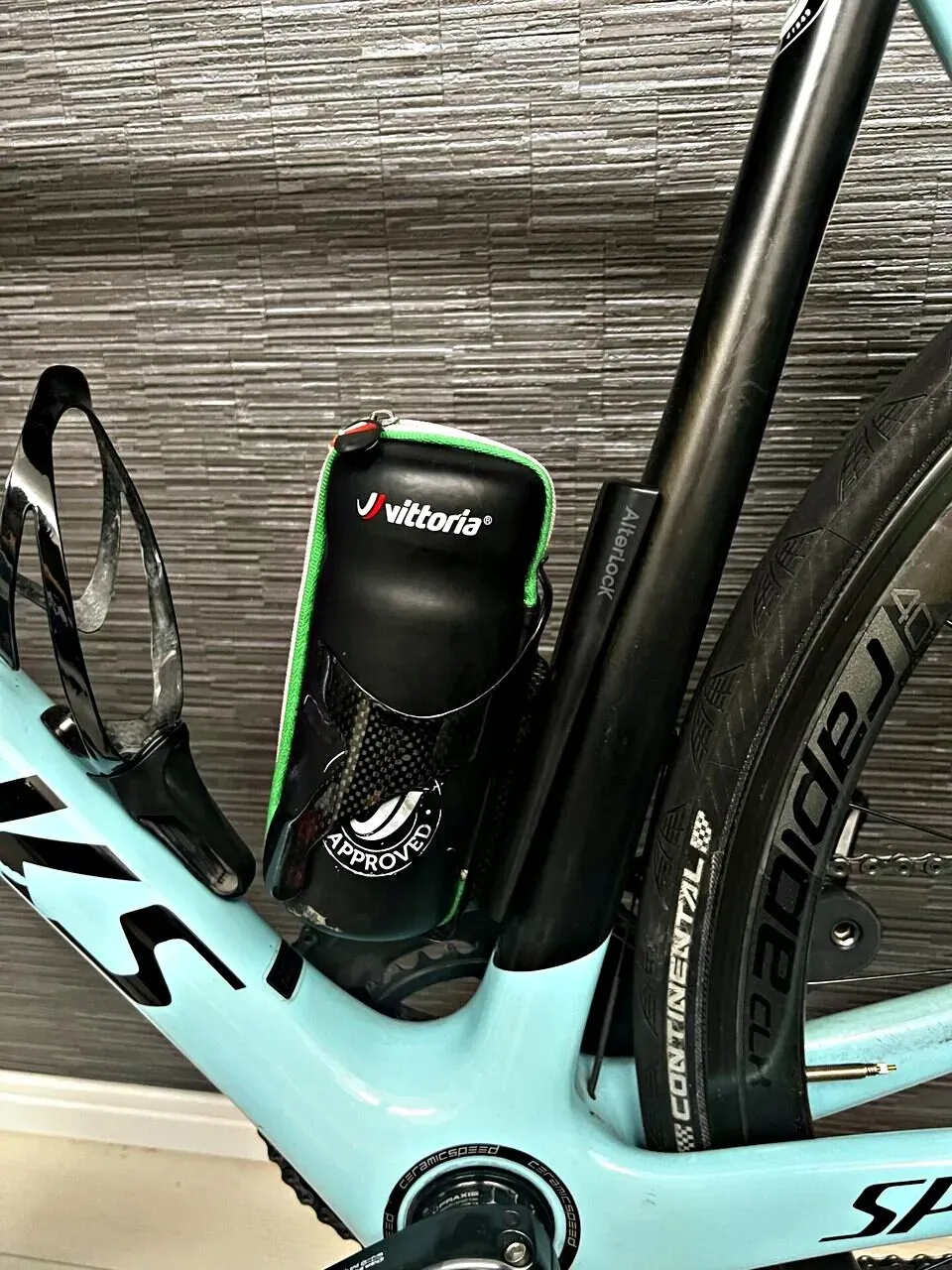 AlterLock Gen2の取り付け (GPSと振動センサによる通知で安心駐輪)